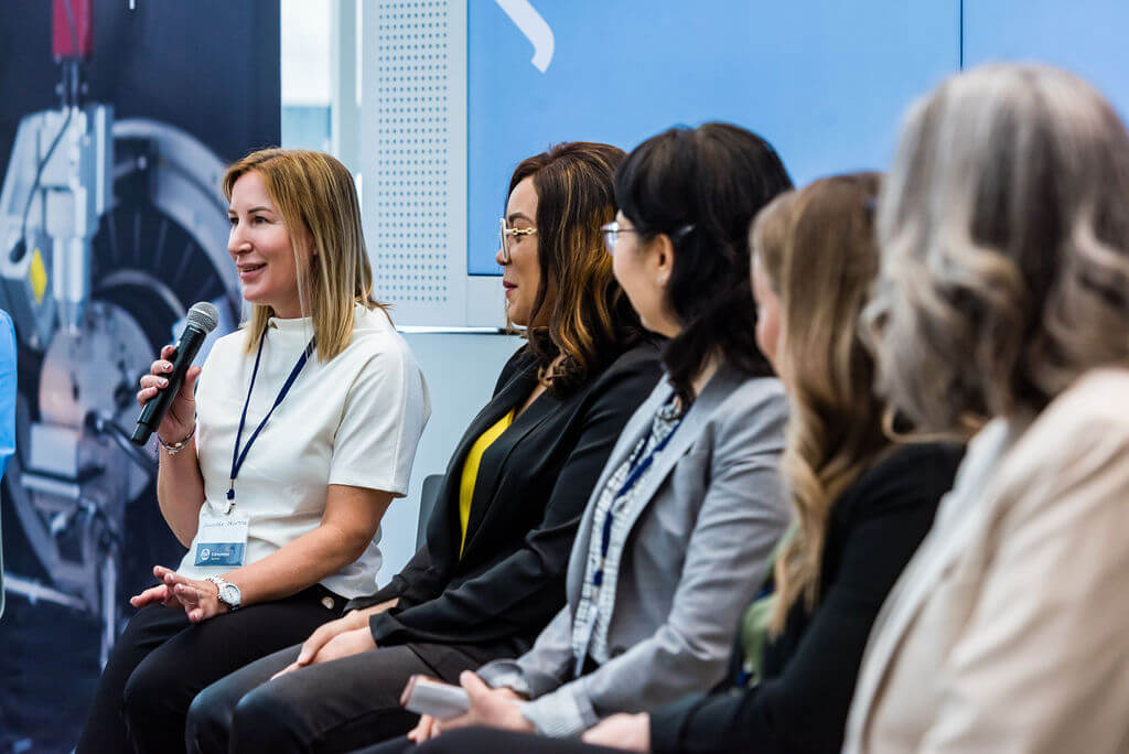 Womens Nait Confrence 125